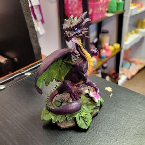 Eggplant dragon - Fun little collector dragon